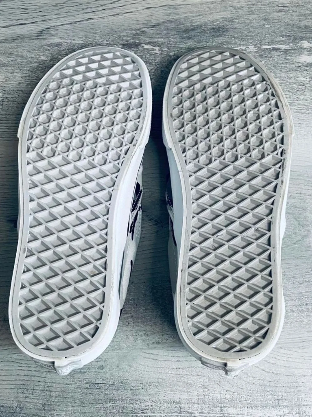 Vans Slip-On Shoes - White & Gray Camo
